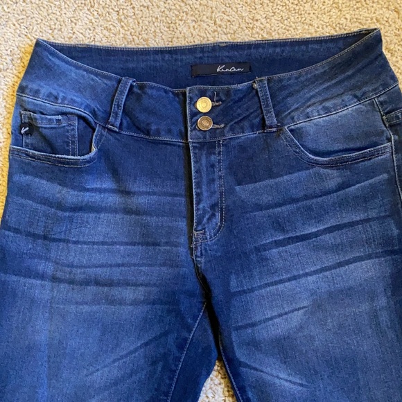 KanCan Wms Jeans. Size 9/ 28. Dark jeans. Distressed detail. GREAT CONDITION. - Picture 3 of 10